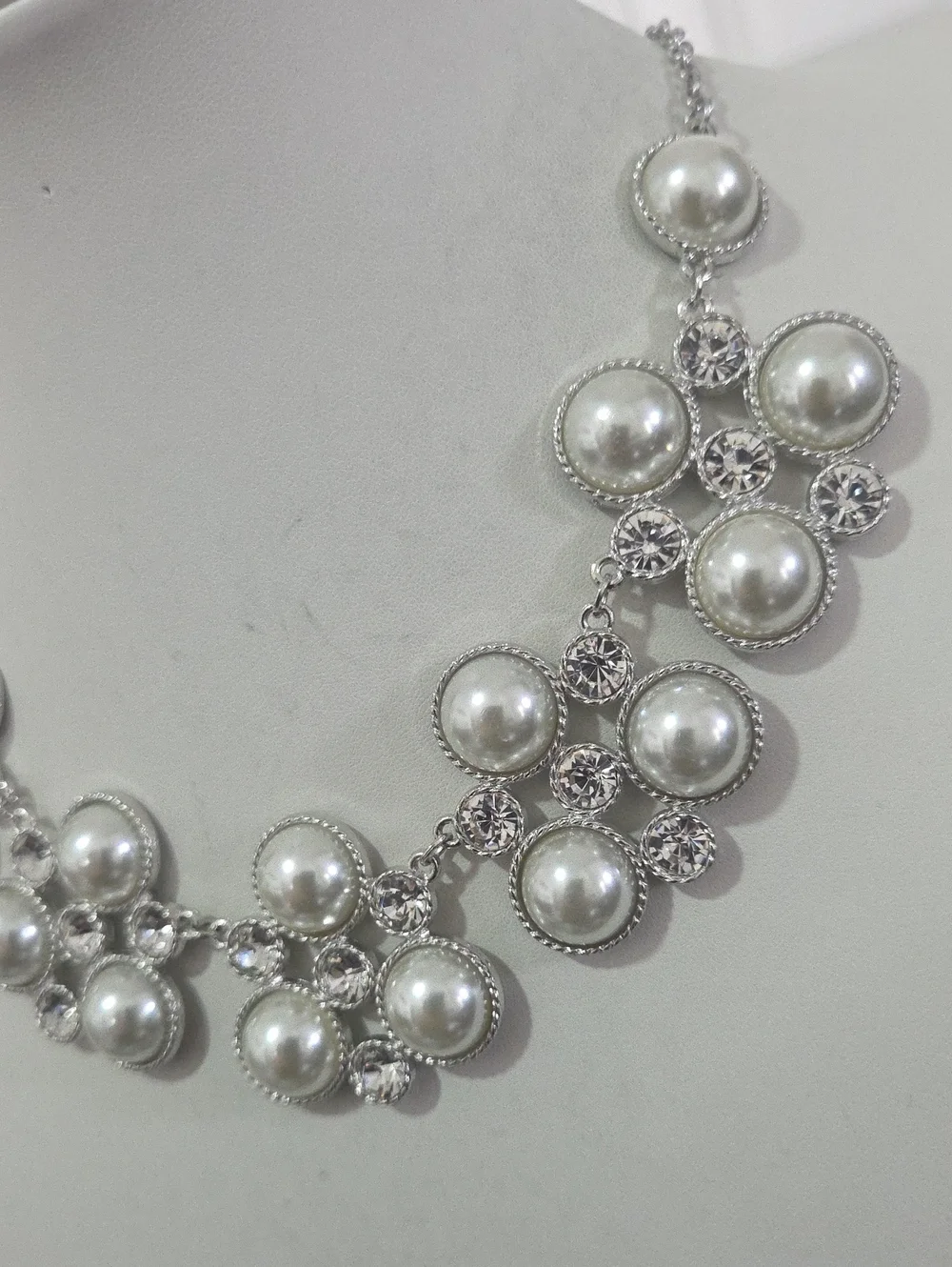 Paparazzi Nigjt At The Symphony White Necklace NWT